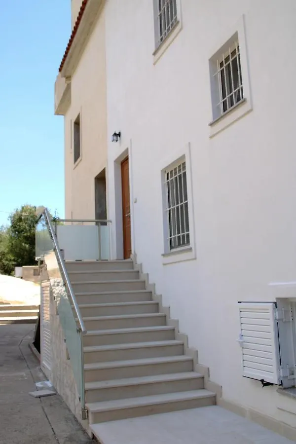 Elia Apartment Paljasa
