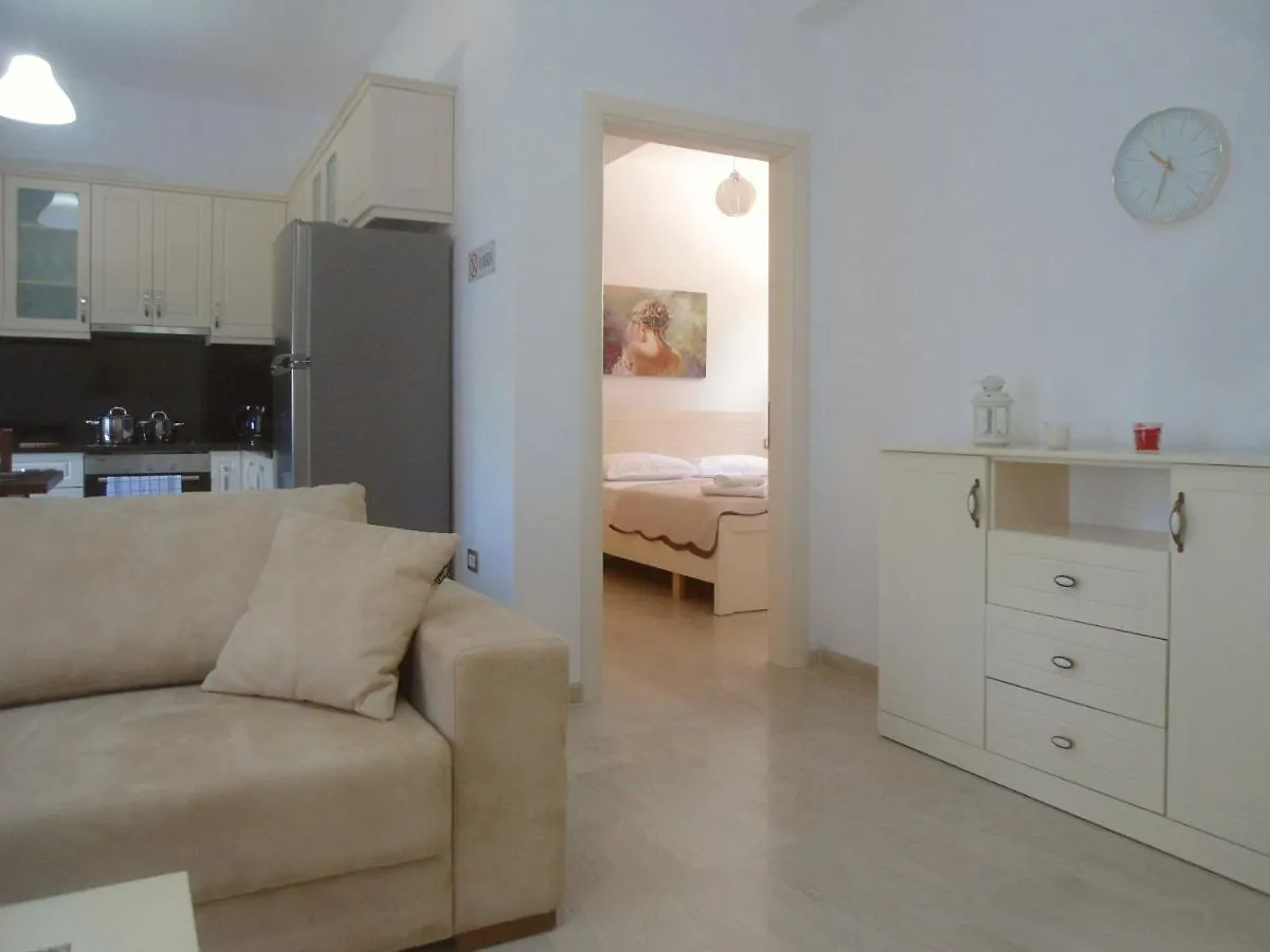 Elia Apartment Paljasa