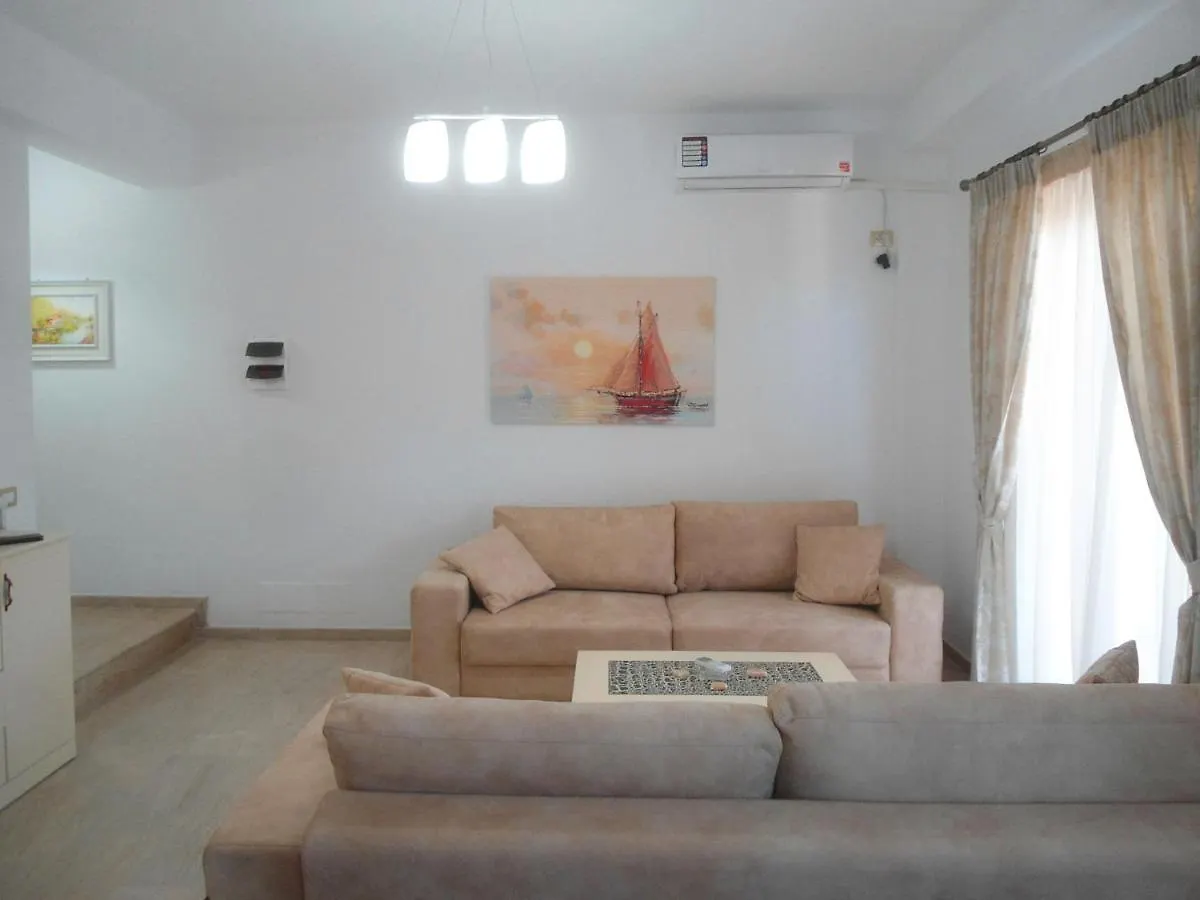 Elia Apartment Paljasa